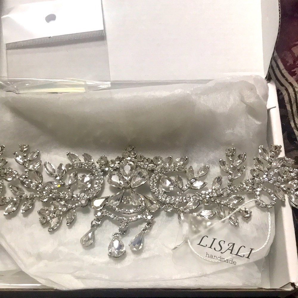 Gorgeous crystal headpiece! Spice up your special day or night